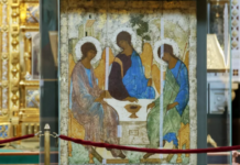 Спецпредставитель президента России Швыдкой назвал справедливой передачу «Троицы» РПЦ