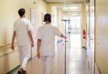 Депутат ГД Власов предложил создать в больницах зоны доставки для онлайн-покупок