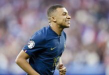 Мбаппе на отдыхе сопровождают несколько десятков охранников и БТР