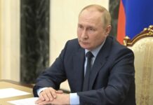 Путин поручил оказать помощь людям, находящимся в пути на крымском направлении
