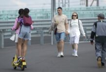 В Госдуме предложили снизить максимально допустимую скорость для одной группы самокатов