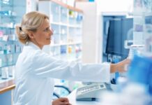 В России призвали устанавливать в аптеках стенды с информацией о профилактике наркомании