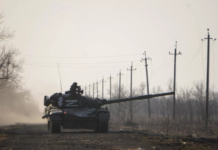 Экипаж остановившего колонну техники ВСУ танка представлен к званию Героя России