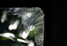 Губернатор Гладков: после атаки беспилотника в Белгороде повреждён фасад дома