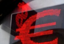 Курс евро на Мосбирже поднялся до 105 рублей