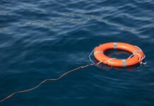 Минздрав: в Карелии перевернулось маломерное судно