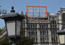 Суд дал волгоградцу время, чтобы подтвердить оплату люксовых вещей из ЦУМа со «скидкой»