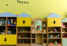 «Ваши дети у меня»: что известно о ситуации с увольнением заведующей детским садом, осуждавшей СВО