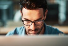 Жительницы России считают, что самые привлекательные холостяки работают в сфере IT