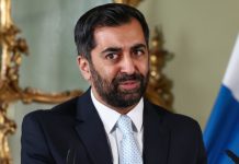 Первый министр Шотландии Хамза Юсаф уходит в отставку