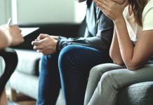 Бесплатные услуги психолога призвали предоставлять ряду семей на грани развода