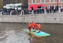 «Это ад просто»: при падении автобуса в Мойку в Петербурге погибли по меньшей мере три человека