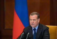 Медведев опубликовал советский агитационный плакат с Зеленским вместо Гитлера