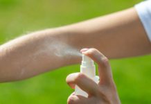 Россиянам рассказали, как выбрать безопасные средства от комаров и клещей