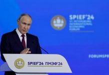 Повышение пенсий для работающих, рост МРОТ и обновление семейной ипотеки: о чём заявил Путин на ПМЭФ