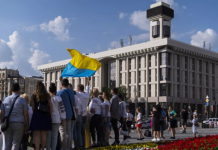 Опрос: 44% жителей Украины выступили за переговоры с Россией