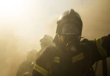 Пожар на территории НПО автоматики в Екатеринбурге перекинулся на второй цех