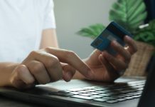 В Роскачестве посоветовали регулярно проверять историю операций по карте