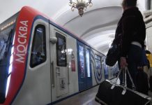 Выгнавшего девушку из вагона метро москвича оштрафовали