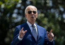 Байден пошутил, что ищет работу и может стать блогером