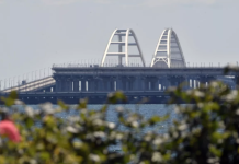 Более 1000 автомобилей ждут проезда по Крымскому мосту