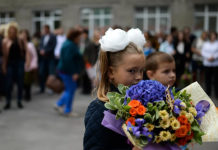 Более 3 млн рублей нужно на одежду для 100 детей перед 1 сентября