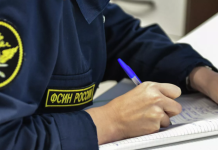 Коллега погибшего при захвате ИК-19 сотрудника ФСИН помогал донести его до скорой