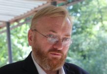 Милонов предложил аннулировать документы тем, кто уехал из России и «тявкает»