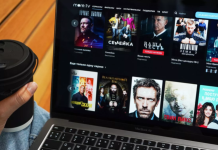 Роскомнадзор составил 17 протоколов на онлайн-кинотеатры из-за фильмов с ЛГБТ