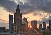 В Варшаве не поверили, что польские студенты махали флагами России в Нигерии