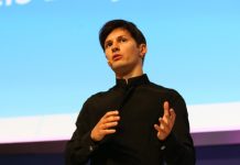 Залог €5 млн и запрет покидать Францию: Павел Дуров освобождён из-под стражи и покинул здание суда