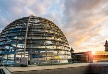 На выборах в бундестаг в Германии лидирует консервативный блок ХДС/ХСС