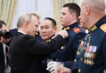 «Отстаивают национальные интересы и будущее России»: Путин поздравил военнослужащих с Днём защитника Отечества