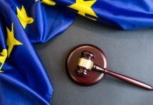 СМИ, аэропорты, суда и банки: ЕС утвердил 16-й пакет санкций против России