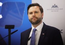 Вэнс предостерёг Зеленского от публичной критики в адрес Трампа