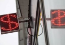 Впервые с августа 2024 года: Центробанк установил курс доллара ниже 87 рублей