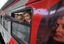 «Чаще путешествовать по стране»: правительство России расширило программу льготных билетов на поезда для детей