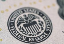 ФРС США сохранила базовую ставку на уровне 4,25-4,5%