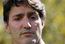 Трюдо: США начали торговую войну против Канады