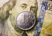 Впервые с июня 2024 года: почему курс доллара упал ниже 84 рублей в преддверии разговора Путина и Трампа