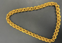 Иностранец пытался вывезти из России золотую цепь весом 2 кг за 8,6 млн рублей