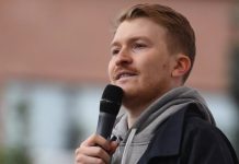 Мосгорсуд прекратил административное дело против Данилы Поперечного