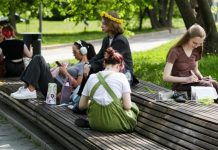 Бесплатная вода, предупреждения от МЧС и советы врачей: в Москве начался период 30-градусной жары