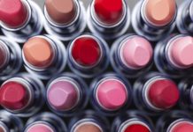 США вновь начали поставлять в Россию косметику