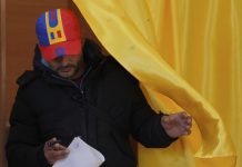 В Румынии проходит второй тур повторных президентских выборов