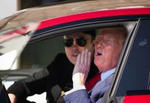 Акции Tesla обвалились почти на 9% на фоне конфликта Маска и Трампа