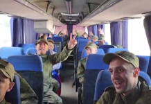 «Очень рад, что дома. На своей, русской земле»: из украинского плена вернулась вторая группа российских бойцов