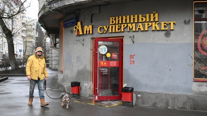 Депутаты предложили убрать алкомаркеты с первых этажей жилых домов