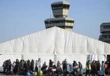 Кризис доверия: почему в Киеве сталкиваются с проблемами в вопросе возвращения украинских беженцев