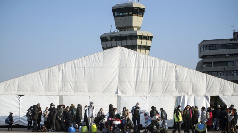 Кризис доверия: почему в Киеве сталкиваются с проблемами в вопросе возвращения украинских беженцев